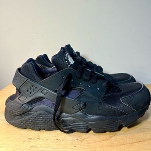 Nike Hurache "Triple Black"